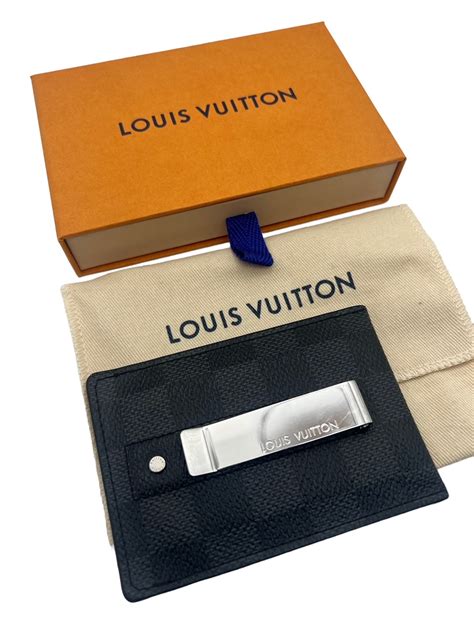 Products by Louis Vuitton: Card Holder Pince.